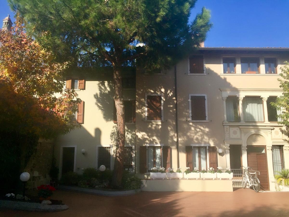Marie Rose Luxury B&B & Apartment Desenzano del Garda Exterior foto