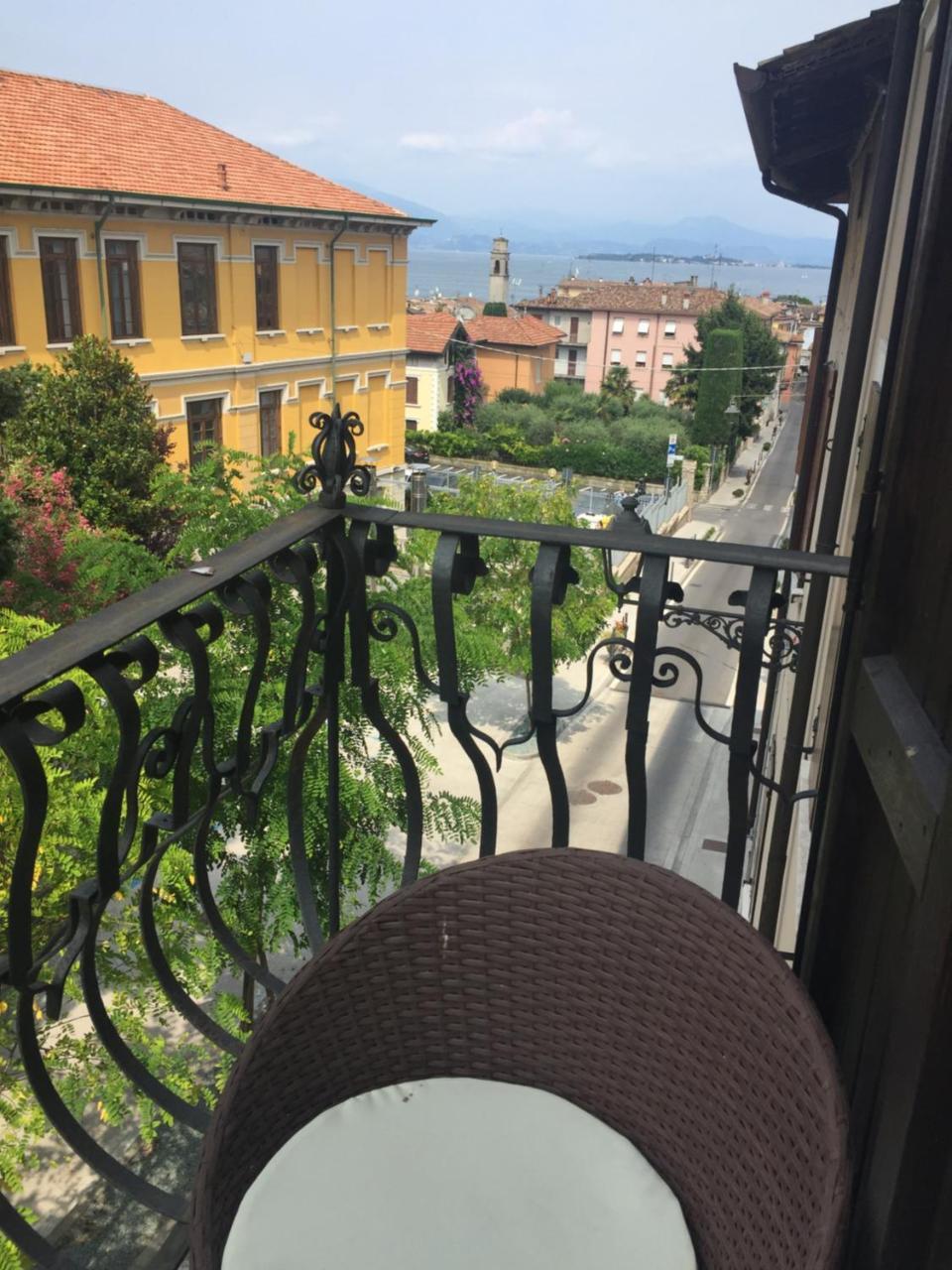 Marie Rose Luxury B&B & Apartment Desenzano del Garda Exterior foto